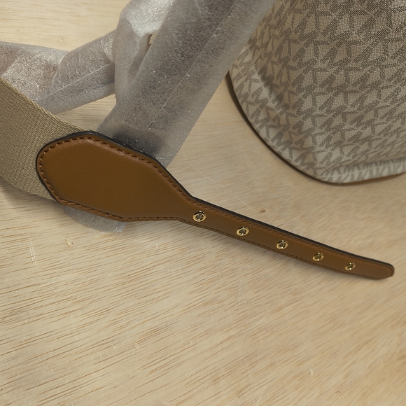 Michael Kors Brooke Bucket Handbag - Picture 7 of 14